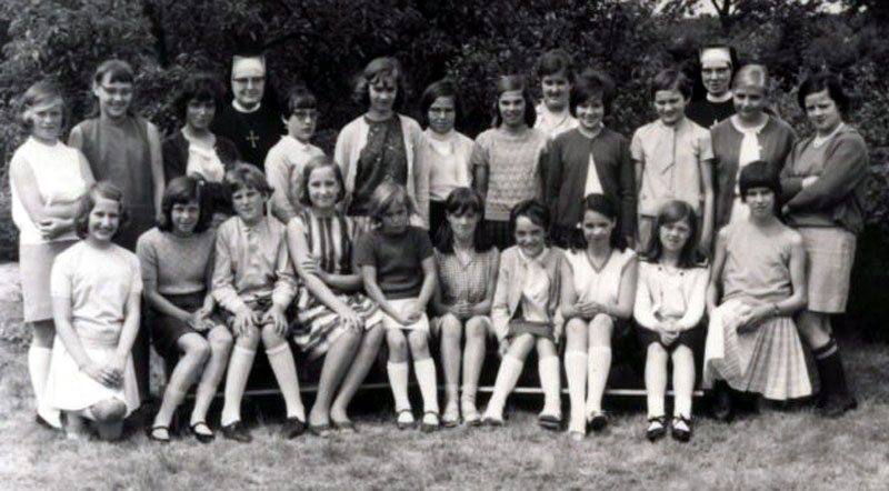 Klas 5 van de meisjesschool,schooljaar 1966 -1967.