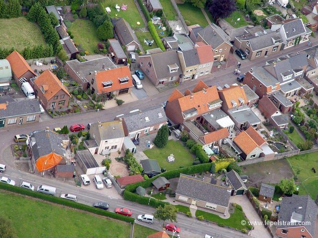 Vagevuur en Kerkstraat met cafe de Druiventros van vroeger