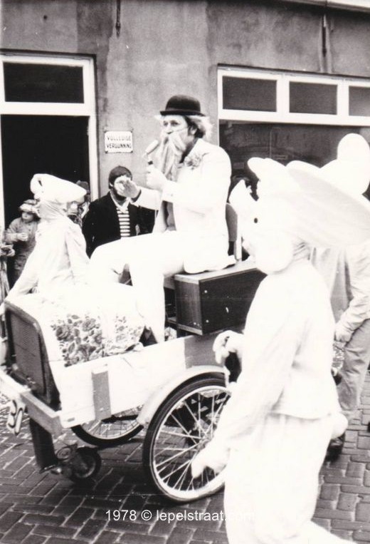 Frank Bogers als Vader abraham