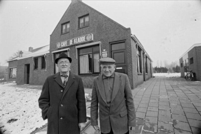 Piet van den Enden en Jan van Eekelen toneel voor eer en deugd cafe de kladde
