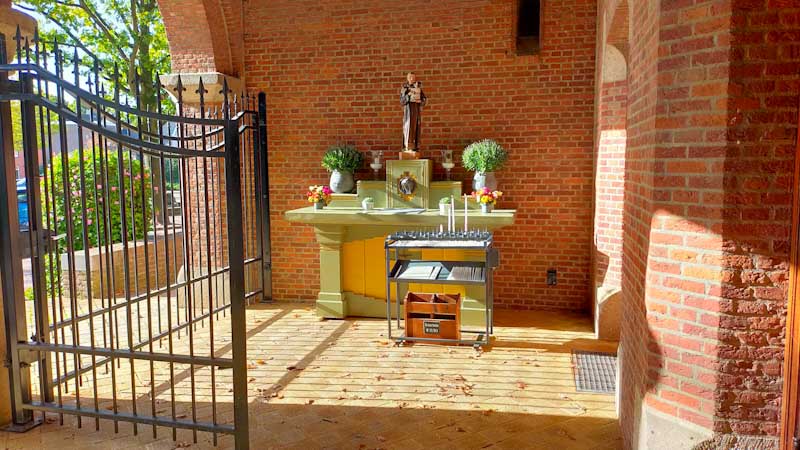 Antonius kapel tijdelijkgeopend in de kerk portaal