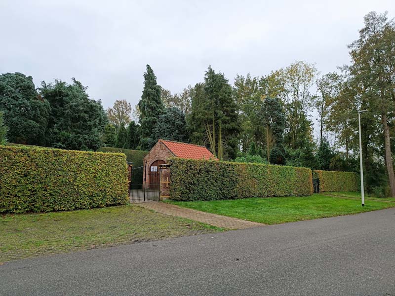 ingang begraafplaats Kruisweg