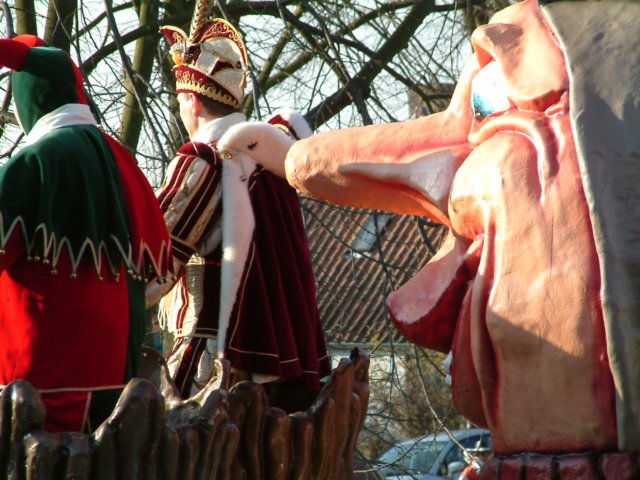 De prins en de Nar van Lepelstraat op de leutwagen