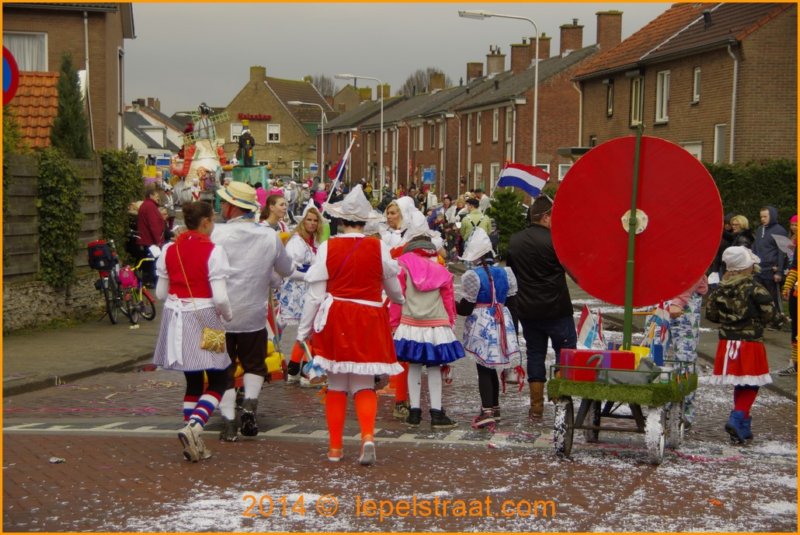 lepelstraatoptocht2014012.jpg