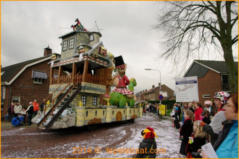 lepelstraatoptocht2014028.jpg
