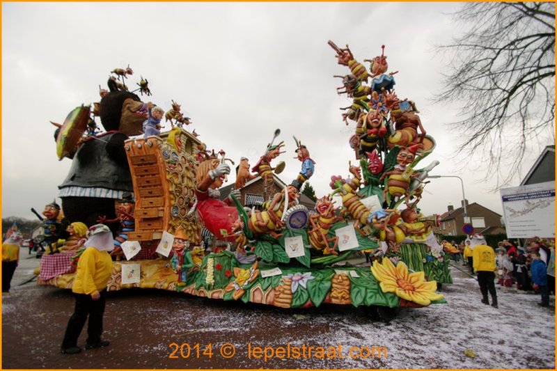lepelstraatoptocht2014032.jpg