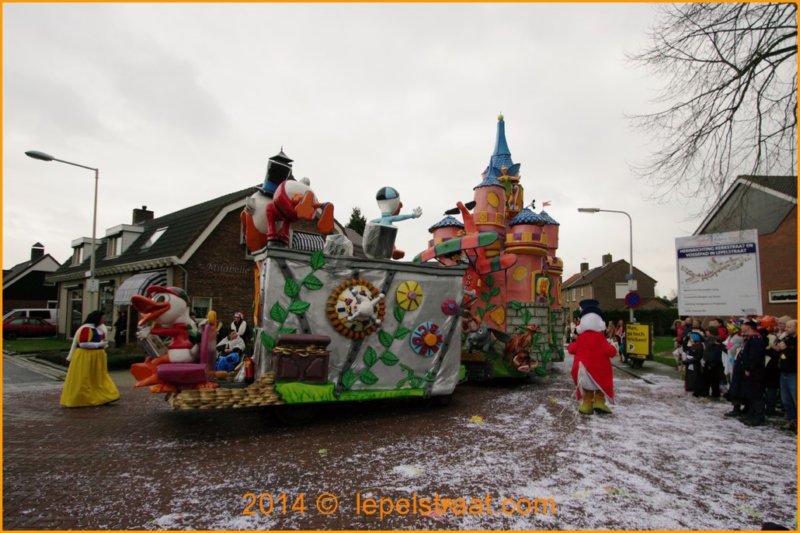 lepelstraatoptocht2014040.jpg