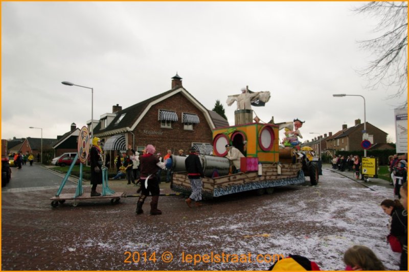 lepelstraatoptocht2014090.jpg