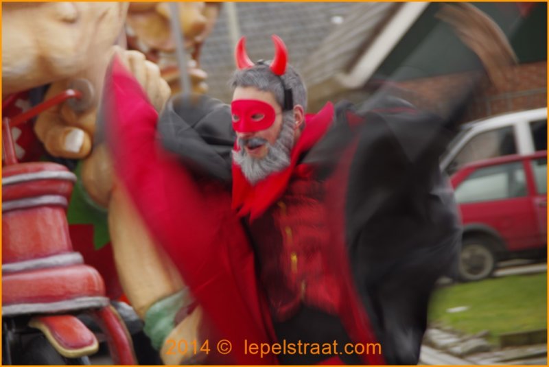 lepelstraatoptocht2014121.jpg