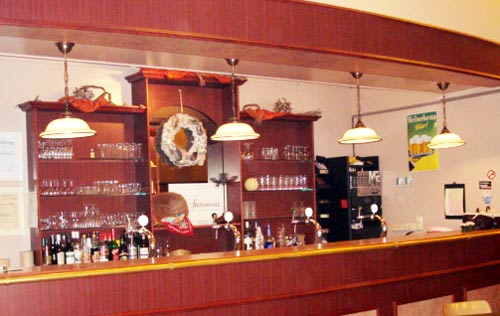 gezellig aan de bar in het gemeenschapshuis