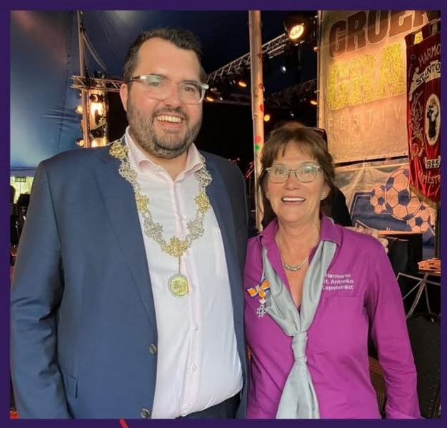 Ankie Bernaards met haar Koninklijke onderscheiding