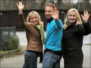 Nancy, Mark en Sonja van der Weegen zijn sinds Zondag ex-deelnemers van de tv-talentenjacht X Factor. Foto: Thom van Amsterdam 