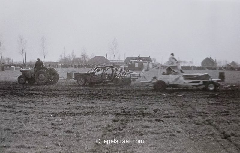 afvoeren stockcars met tractor